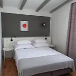 Apartment Unique With Garden And Sea View