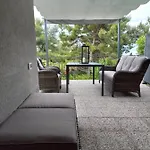 Apartment Unique With Garden And Sea View *