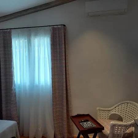 Unique With Garden And Sea View Apartment
