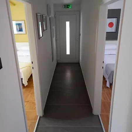 Unique With Garden And Sea View דירה *