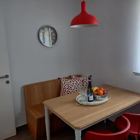Unique With Garden And Sea View Daire Split