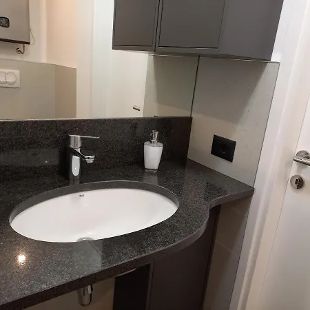 Unique With Garden And Sea View דירה *