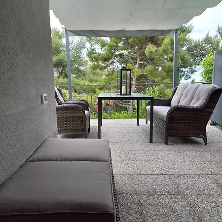 Apartment Unique With Garden And Sea View *