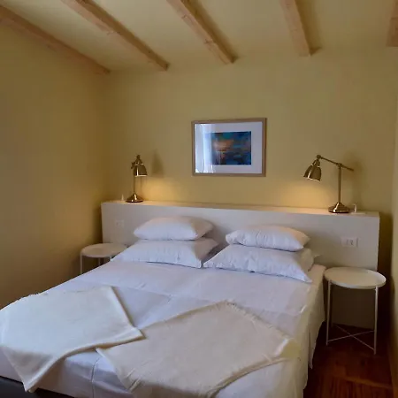 Apartment Unique With Garden And Sea View