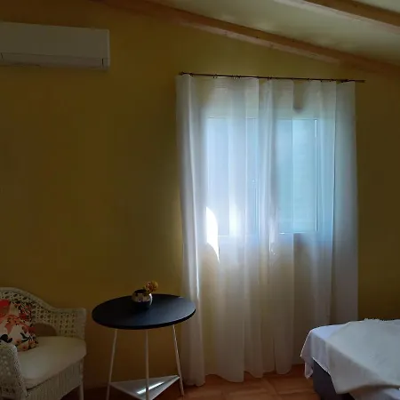 Apartment Unique With Garden And Sea View *